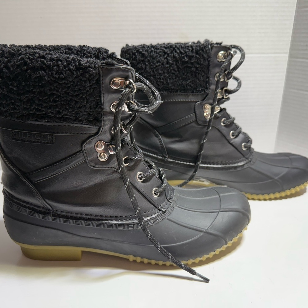Tommy Hilfiger Woman’s Black and Gray Lace-Up Boots sz 10 - Picture 2 of 9